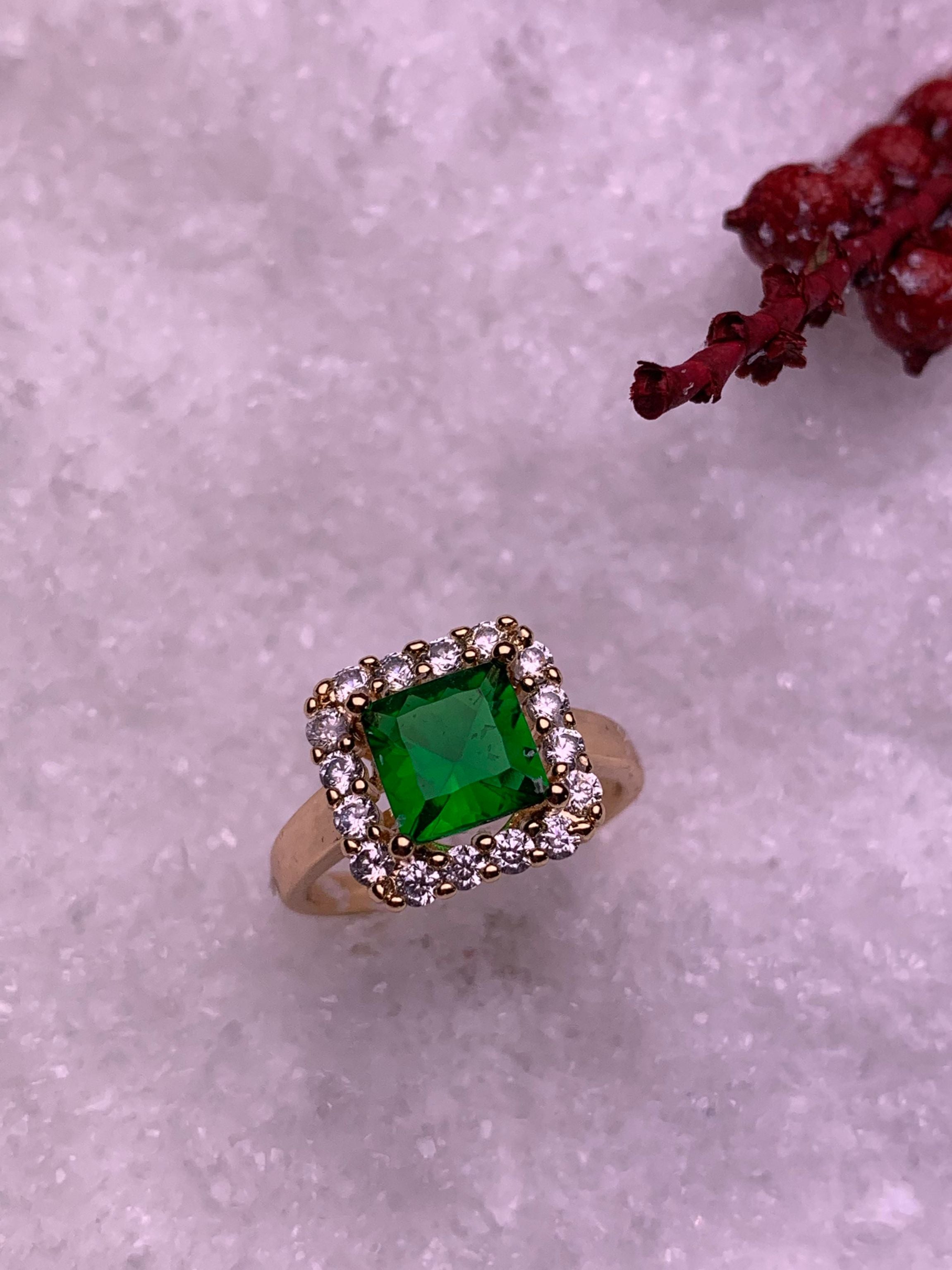 Classic Emerald Ring - ChicMela